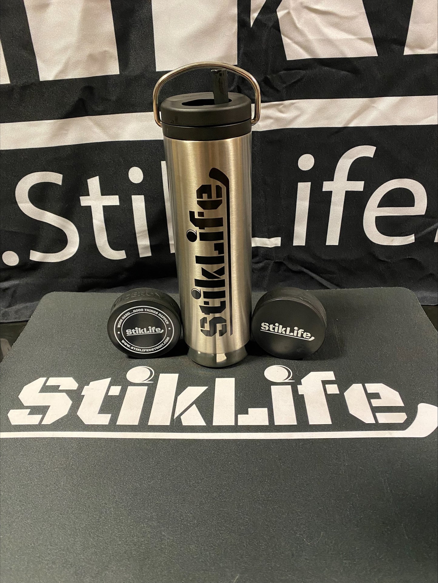 20 oz Insulated Water Bottle with Twist Up Cap